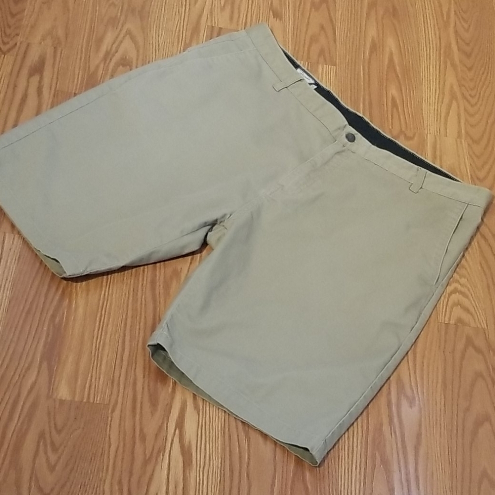 Volcom shorts size 40